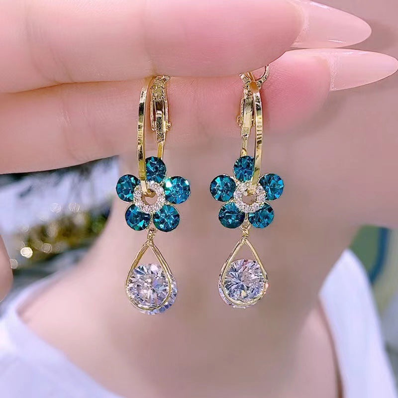 Boucles d’oreilles Crystal Petals ornées de cristaux