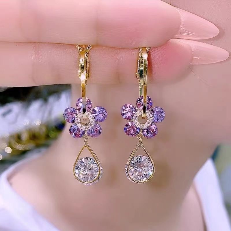 Boucles d’oreilles Crystal Petals ornées de cristaux